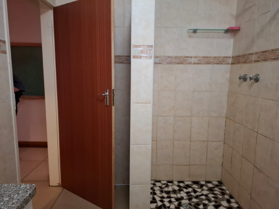 6 Bedroom Property for Sale in Uitsig Free State